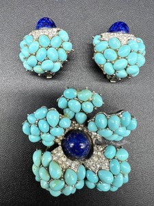 lot 13 image: Vintage MARCEL BOUCHER Turquoise Blue Glass Cabochon Flower Demi Parure Set - Signed