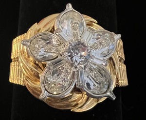 lot 95 image: Vintage Glass Rhinestone and Gold Tone Bracelet
