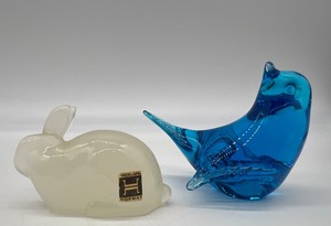 lot 100 image: Vintage Art Glass BLUE BIRD OF HAPPINESS &  HADELAND NORWAY Calcite Opaline Bunny