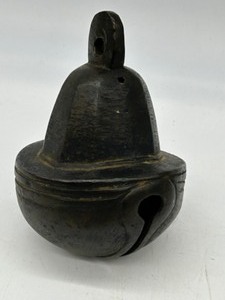 lot 84 image: Antique Bronze Asian Elephant BELL Thailand Large