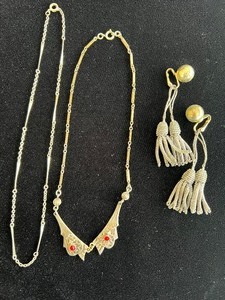 lot 140 image: Vintage Necklaces and Clip On Earrings