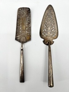 lot 141 image: Vintage Ornate Silver Plated Pie Servers - QTY 2