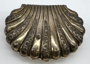 lot 172 image: Vintage Antique Sterling Silver Clam Shell Coin Purse