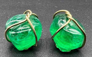 lot 175 image: Emerald Green Gem Clip On Earrings