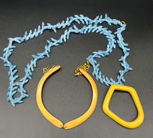lot 179 image: Variety of Vintage Jewelry including KENNETH LANE Bakelite