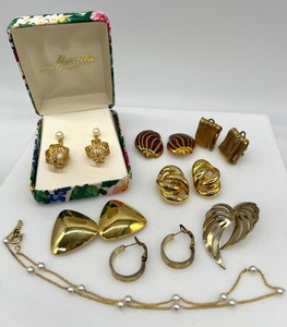 lot 215 image: Vintage Variety of Jewelry including MARVELLA Pierced Earrings NIB