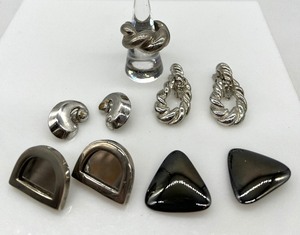 lot 216 image: Vintage Variety of Silver Toned Clip On Earrings and Ring
