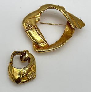 lot 217 image: Vintage Gold Toned TOUCAN Pin and Pendant Set