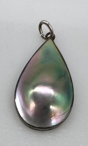lot 219 image: Vintage Sterling Silver Blister Pearl Pendant