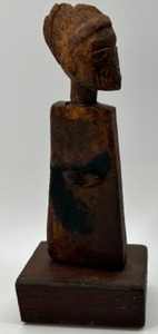 lot 197 image: Antique African Carved Wood Mother with Child Figure Statue Fetish - Nigeria