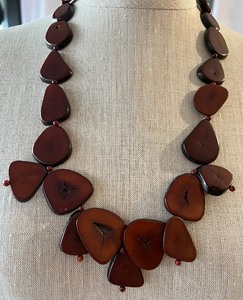 lot 235 image: Unsigned Vintage Tagua Nut Beaded Necklace