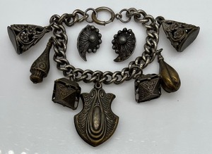 lot 236 image: Vintage Chunky CHARM BRACELET And Clip On Earrings