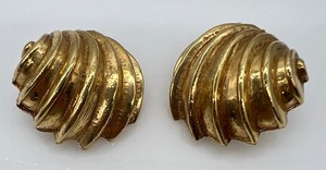 lot 283 image: Vintage DAVID HILL Gold Tone Clip On Earrings