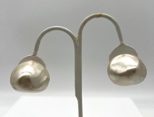 lot 284 image: Vintage Faux Saltwater Baroque Clip On Earrings