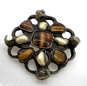 lot 292 image: Vintage TIGER EYE Pin  Brooch