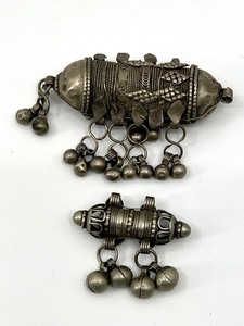 lot 320 image: Vintage Antique Bedouin - YEMINI HIRZ - Amulet Pendant Purse - QTY 2