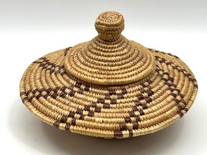 lot 328 image: Artisan Alaskan Handicraft Basket with Lid by Flora K. WASSILLIE
