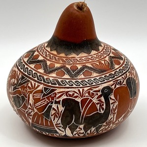 lot 335 image: Vintage PERUVIAN Hand Carved Folk Art Storyteller Gourd