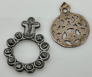 lot 315A image: Finger Ring Catholic ROSARY Dizainier and TUNISIAN Gamra Amulet