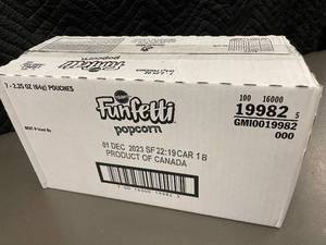 lot 279 image: Pillsbury Funfetti Popcorn with Glaze - Box of 7 Pouches