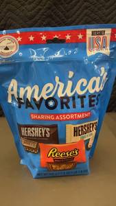 lot 345 image: CT 2 - Hersheys Americas Favorites Sharing Assortment - 500g