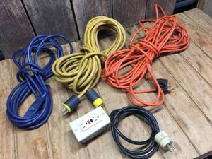 lot 121 image: 4 Extension Cords - Good Plugs