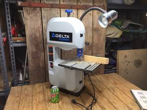 lot 132 image: Delta Shopmaster BS100 Band Saw