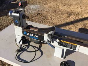 lot 102 image: Delta Shopmaster LA200 Midi Lathe with Extension