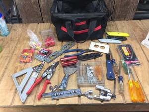 lot 143 image: Bag of Tools - Electrical Tools