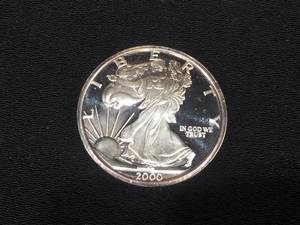 lot 153 image: 2000 Liberty Dawn of a New Millennium 1 Oz Silver Round