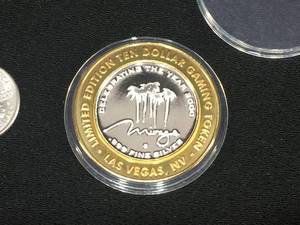 lot 156 image: The Mirage Limited Edition Ten Dollar Gaming Token