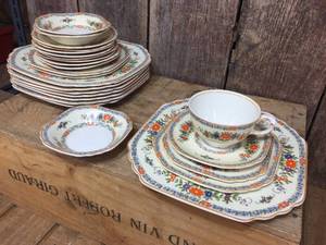 lot 179 image: 24 Pc Wedgwood China Somerset