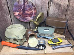 lot 192 image: Group Vintage Outdoor Themed ItemsCollectables