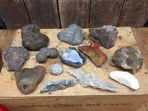 lot 197 image: Larger AgateMineral Specimens