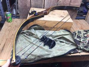 lot 202 image: Browning Cobra Hunting Bow with Case