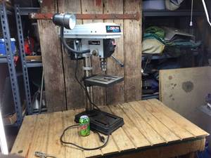 lot 207 image: Delta Shopmaster DP200 Benchtop Drill Press