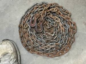lot 234 image: 20 Ft Med Chain with 14 Hooks