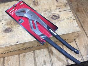 lot 235 image: Husky 16 Groove Joint Pliers - New