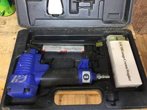 lot 238 image: Campbell Hausfeld Pneumatic Crown Stapler