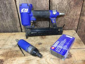 lot 243 image: 2 Campbell Hausfeld Brad Nailer & Cutoff Tools