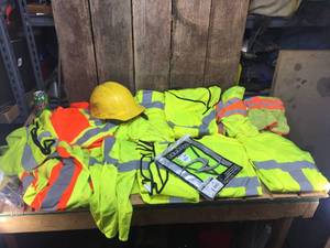 lot 263 image: Group Safety Vests M-L-XL
