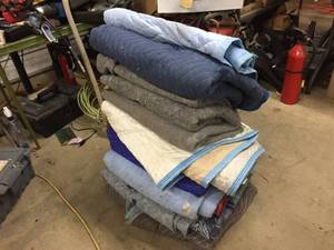 lot 282 image: 10 Packing Blankets