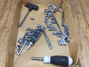 lot 285 image: Variety 14 Dr Sockets - Ratchet - Tools