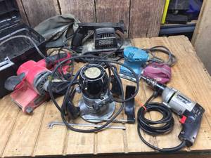 lot 298 image: 5 Good Power Tools - Router - Sanders - Drywall Driver