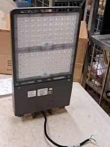 lot 798 image: Lot of (4) V-Tac Commercial 100-277V 240W LED Shoebox Light Fixtures VT-SBN3-3M-240W-840 (New In Box )