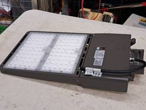 lot 833 image: Lot of (4) V-Tac Commercial 100-277V 240W LED Shoebox Light Fixtures VT-SBN3-3M-240W-850-H (New In Box )