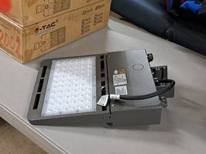 lot 886 image: Lot of (5) V-Tac Commercial 100-277V 150W LED Shoebox Light Fixtures VT-SBN3-3M-150W-850-H (New In Box )