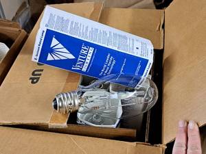 lot 907 image: Lot of (1 Box) Venture Lighting Metal Halide Lamps 200W Enclosed Rated 10-count ( 10 total items )