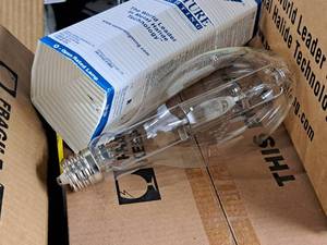 lot 908 image: Lot of (1 Box) Venture Lighting Metal Halide Lamps 350W MP350W740VUVSPS Open Rated 3-count ( 3 total items )