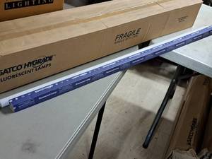 lot 917 image: Lot of (1 Case) Satco Hygrade 48 Fluorescent Lamps T8 25W 3500K F3225WT8835ESENVS8439 Medium Bi-Pin 30-count ( 30 total items )